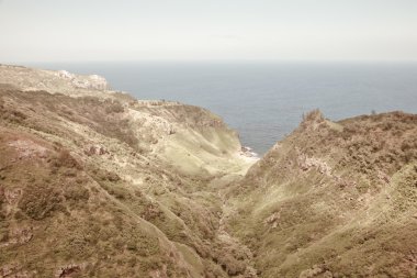 Dağ manzarası ile Pasifik Okyanusu