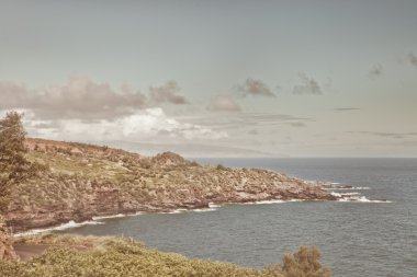 Dağ manzarası ile Pasifik Okyanusu