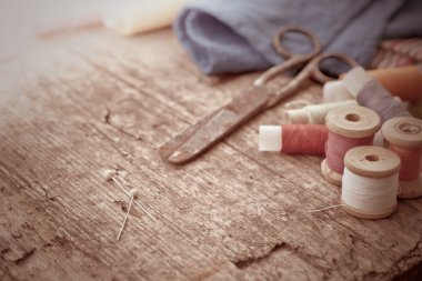 Makas ve bobin konu ile