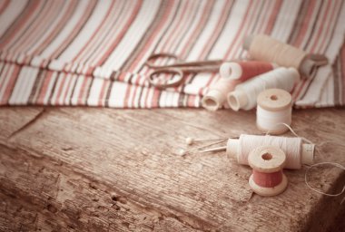 Makas ve bobin konu ile