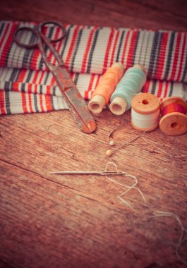 Makas ve bobin konu ile