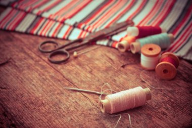 Makas ve bobin konu ile