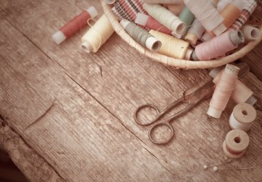 Makas ve bobin konu ile