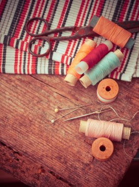 Makas ve bobin konu ile