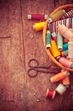 Makas ve bobin konu ile