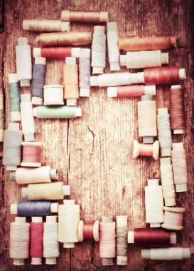 bobin ile renkli iplik