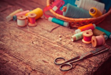 Makas ve bobin konu ile