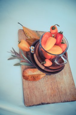 Küçük biber, yaprakları ile arka plan