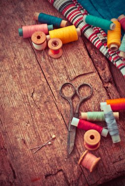 Makas ve bobin konu ile