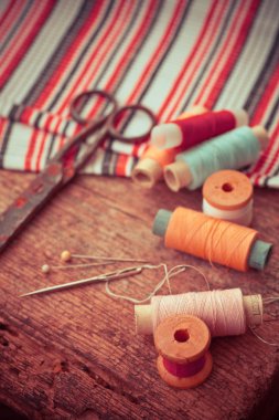 Makas ve bobin konu ile