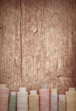 bobin ile renkli iplik