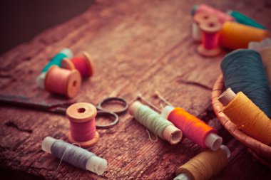 Makas ve bobin konu ile