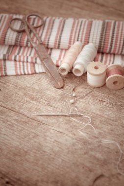 Makas ve bobin konu ile