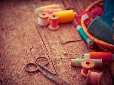 Makas ve bobin konu ile