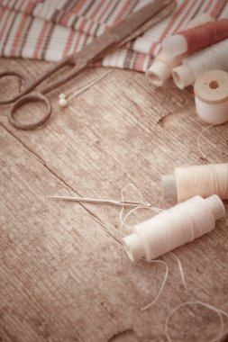 Makas ve bobin konu ile