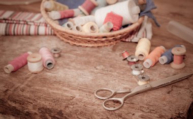 Makas ve bobin konu ile