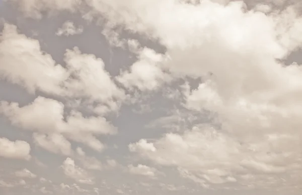 Nuvole bianche nel cielo blu — Foto Stock