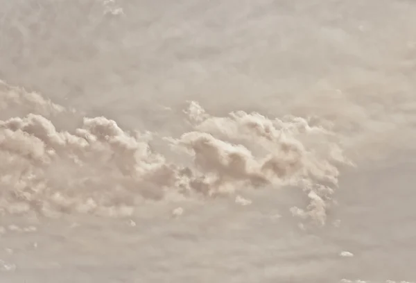 Nuvole bianche nel cielo blu — Foto Stock