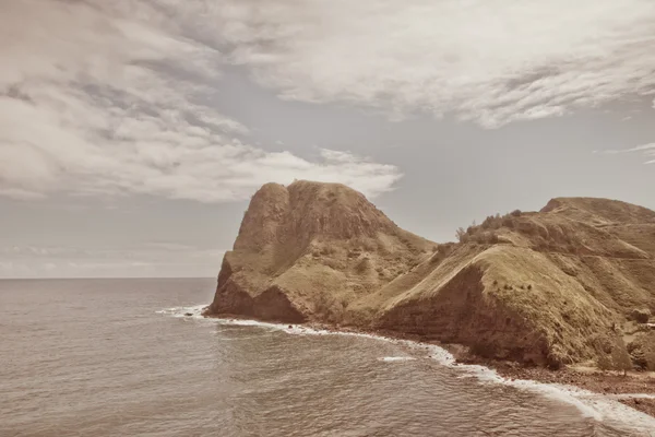 Paisagem montanhosa com oceano pacífico — Fotografia de Stock