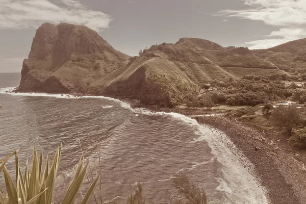 Paisagem montanhosa com oceano pacífico — Fotografia de Stock