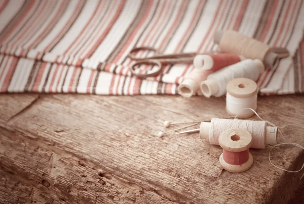 Makas ve bobin konu ile