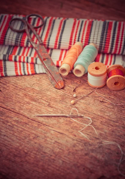 Makas ve bobin konu ile