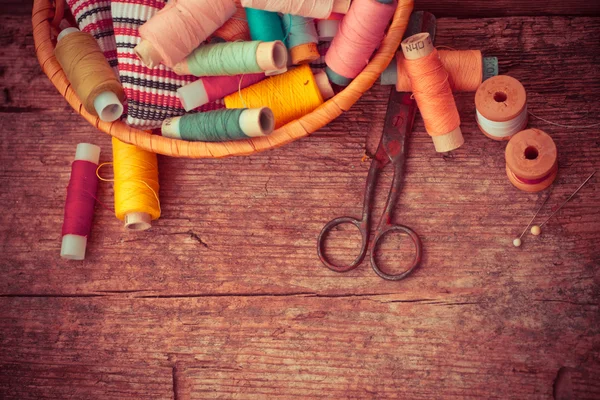 Makas ve bobin konu ile