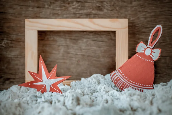 手工制作的圣诞装饰和雪 — 图库照片
