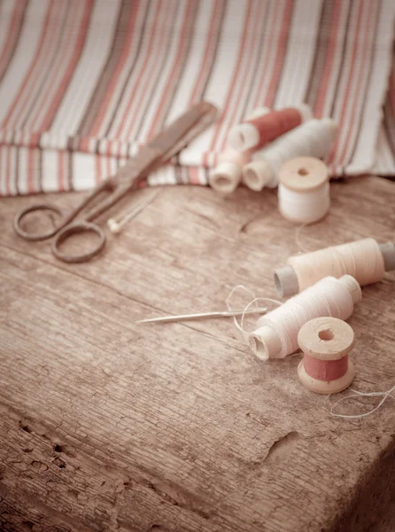 Makas ve bobin konu ile