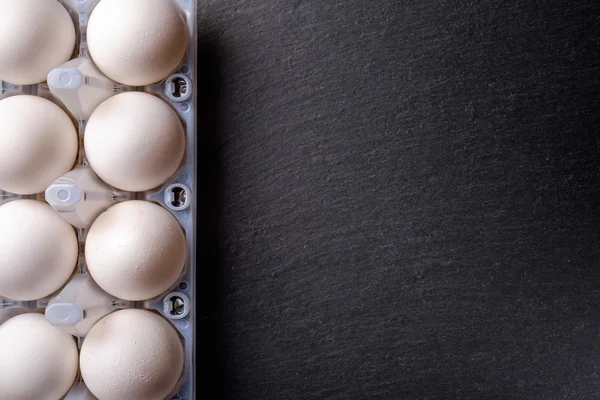 bir kara tahta üzerinde yumurta