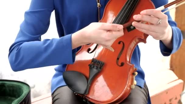 아름 다운 소녀 연주 바이올린 — 비디오
