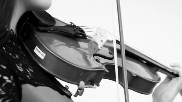 Bella ragazza che suona il violino — Video Stock