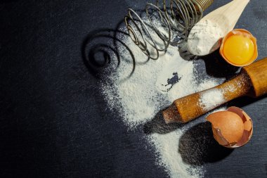 Hamur yumurta pişirilir