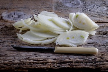 soğan bir ağaç üzerinde