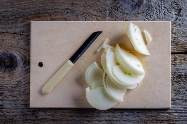 soğan bir ağaç üzerinde