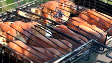 Barbekü ızgara sosis