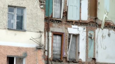 Yıkık ev Rusya
