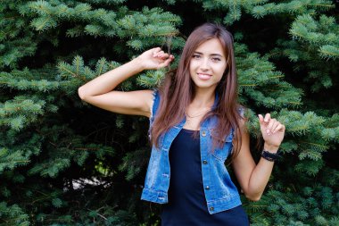 Kot takım elbiseli güzel kız