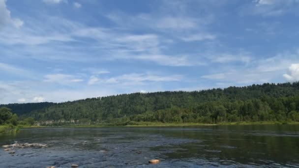 Vlucht over de rivier de Timelapse — Stockvideo