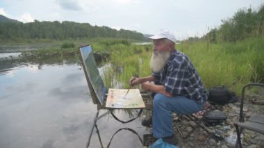 Sanatçı nehir doğa