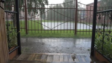 Sokak yağmur il