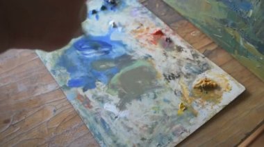 Ressam sanatçı poz