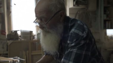 Yaşlı adam erkek marangoz