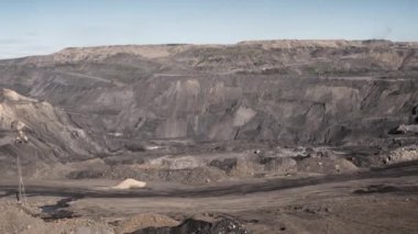 Taş ocağı Makina üretimi. Timelapse, 4k