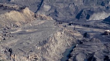 Taş ocağı Makina üretimi. Timelapse, 4k