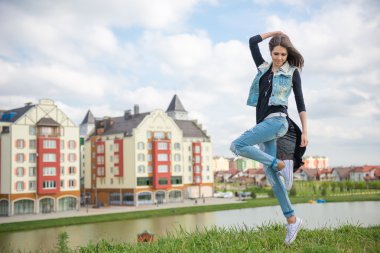 bir kız ile yürümek