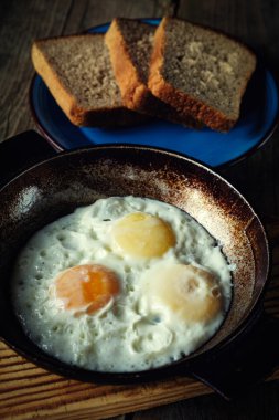 sahanda yumurta retro tarzı