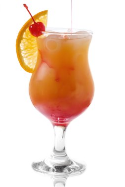 beyaz zemin üzerinde kokteyl