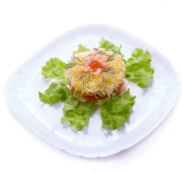 Beyaz bir tabak salata