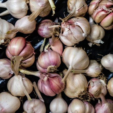 bir siyah arka plan sarımsak